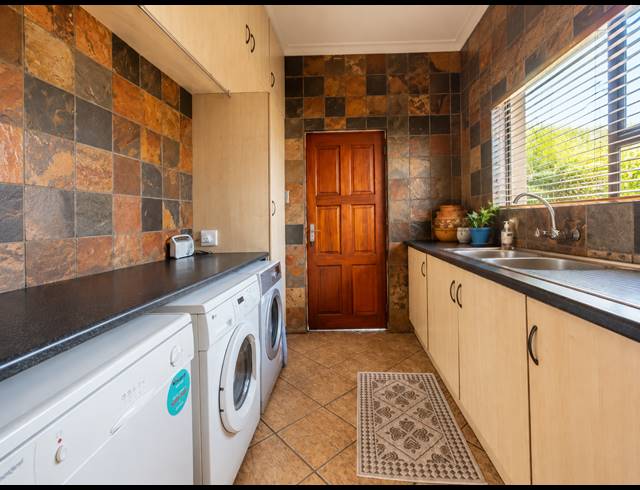3 BEDROOM TOWNHOUSE FOR SALE IN ARCON PARK